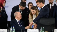 Dyplomatyczne spięcie w Tiranie. Erdogan chwycił za palec Macrona