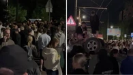 Tłum rzucił się na wojskowe auto. Zamieszki we Lwowie