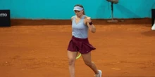 Badosa se estrena a lo grande en Madrid al ganar a Krejcikova