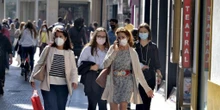 La mascarilla: crónica de una desescalada marcada por las contradicciones