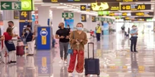 Las aerolíneas despegan hacia la recuperación pendientes de los ‘semáforos’ de Boris Johnson
