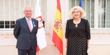 Charles Powell recibe la Cruz de Caballero de