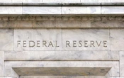 FED mantiene los tipos en su rango; prevé dos recortes este 2025