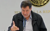 Noroña recibe disculpa pública de ciudadano que lo agredió en el AICM