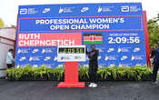 Firma Ruth Chepngetich un nuevo récord mundial en el Maratón de Chicago | Video