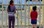 “Es hora de salir de EU, los encontraremos”, la carta del gobierno de Trump que aterroriza a niños migrantes