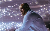 Residente señala a festival de estar financiado por firma que contribuye al ‘genocidio’ en Palestina | Video