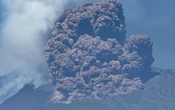 Una violenta erupción en el Etna provoca una columna de humo de más de 5,000 metros de altura