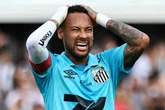Neymar es expulsado luego de anotar con la mano en su posible despedida del Santos