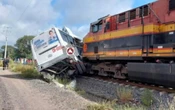 Choque entre tren y autobús de pasajeros deja cinco muertos en Guanajuato
