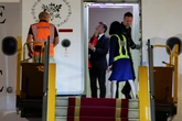 ¿Emmanuel Macron fue abofeteado por su esposa? Presidente resta importancia al incidente