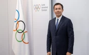 Gennadiy Golovkin levanta la mano para presidir World Boxing