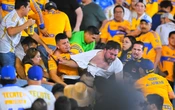 Detienen a aficionados rijosos en el Tigres vs. América | Video