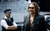 El actor Russell Brand se declara ‘no culpable’ de cinco delitos de violencia sexual