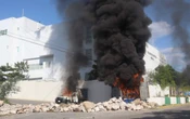 Ayotzinapa | Incendian camionetas afuera del Palacio de Justicia de Iguala | Video