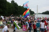 Con rabia y humor marcha del Orgullo LGBTQ+ apunta a Trump en Washington