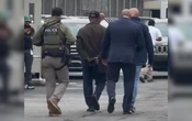 Arrestan a alcalde en EU por ‘allanar’ centro de detención migratorio