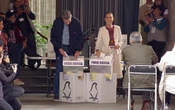 ‘¡Que viva la democracia!’: Sheinbaum vota en la primera elección judicial