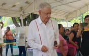 AMLO reaparece tras 8 meses y vota elección judicial
