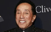 Acusan de agresión sexual a Smokey Robinson, leyenda de Motown