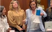 Video | Legisladoras ‘cortan’ con tijeras protesta de Lilly Téllez