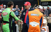 Se da una vuelta Donald Trump por Daytona 500 | Video