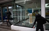 Marcha contra la gentrificación dejó 13 inmuebles con vidrios rotos; Brugada condena violencia