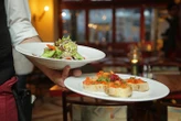 ¿Un restaurante no respetó tu reservación? Profeco informa sobre tus derechos