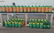 Decomisa más de mil litros de metanfetamina oculta en bidones de limpiador en Sonora