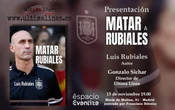 Lanzan huevos a Luis Rubiales durante la presentación de su libro | Video