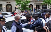 Videos | Policía entra a la Universidad de Columbia para “expulsar” a manifestantes pro-Palestina