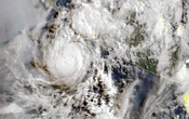 ‘Flossie’ se degrada a categoría 2; continúan vientos fuertes y lluvias