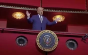 Trump es recibido con vítores y abucheos durante una representación de “Los Miserables”