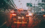 ¿Manejas bajo la lluvia ? Esto es lo que debes saber