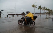 Lorena, aún como huracán categoría 1, sigue intensificándose y se acerca a costas mexicanas