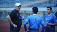 Dihantam Badai Cedera, Pelatih Persib Kabarkan Kondisi Pemainnya