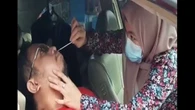 Aksi Sekeluarga Tes Antigen Sendiri saat Terjaring Razia di Puncak