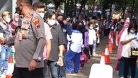 Antusiasme Vaksinasi di Semarang: Rela Antre hingga Ratusan Meter