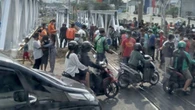 Viral di Medsos, Driver Ojek Online Sengaja Tabrakan Diri ke Kereta