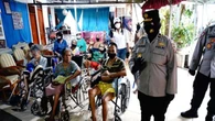 Polri Sebar Ratusan Sembako ke Panti Jompo di Bekasi