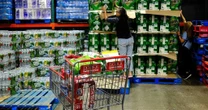 CBS News poll finds negativity on economy, job market, concerns about AI impact