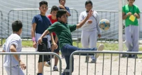 U.S. to offer migrant teens $2,500 if they voluntarily leave the country