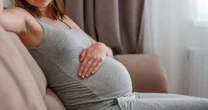 Trump says skipping Tylenol while pregnant has "no downside." Doctors disagree.