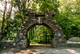 9 easy family-friendly spring hikes in Connecticut