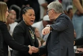 Opinion: Auriemma's late apology lowers standards he set for UConn