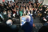 Colin McEnroe (opinion): Lamont's ringside view of justices' knockout of Trump