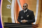 Carmelo dice: 'Sé lo que le di al basquetbol' en noche de lágrimas y recuerdos en Salón de la Fama