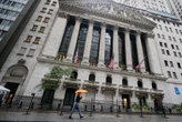 Wall Street rises to finish its best week in 2 months after bank stocks stabilize