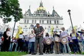 Opinion: Gov. Lamont: Workers — not billionaires — need your support