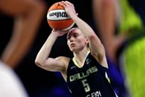 Paige Bueckers' father emotional during her WNBA debut Friday night